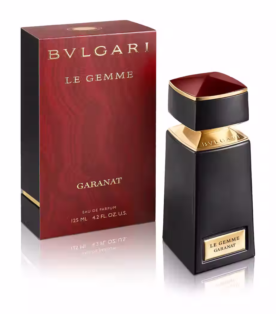 A truly regal presence. The Garanat eau de parfum from Bulgari's Le Gemme collection is inspired by the deep red garnet from the tale of Bosphorus, a gemstone that brings its wearer the courage and vision of Suleyman the Magnificent – the most charismatic sultan of the Ottoman Empire. The scent is a spellbinding blend of masculine deep florals and rich smoky accords, entwining notes of Damascena rose with pure chiaroscuro incense for a mesmerising impact. Top Notes: Cinnamon Essence Middle Notes: Rose Absolute from Grasse Base Notes: Smoked Incense