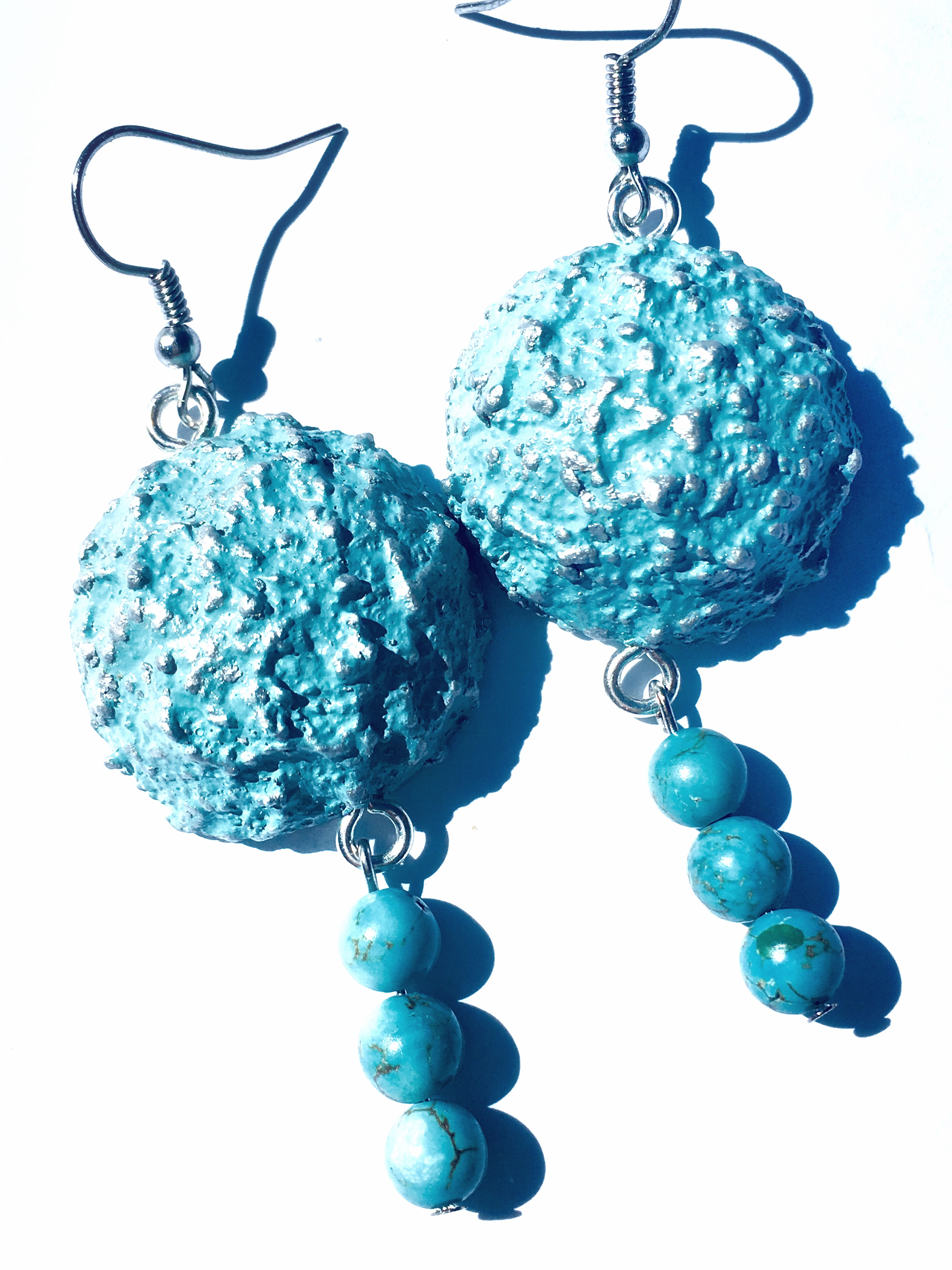 Torques & Silver wooden halfball earrings with beads