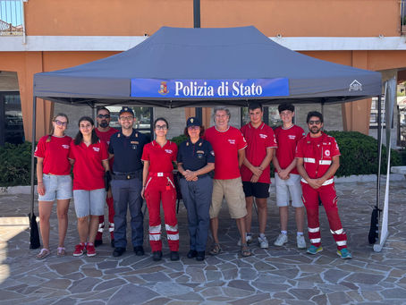 “Più sicuri insieme, sicuri e connessi”: la Polizia di Stato e la Croce Rossa insieme per l’informazione e la prevenzione nelle località balneari