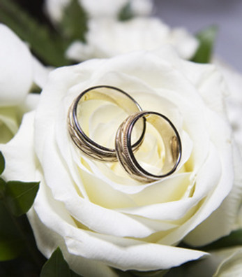 Photographe professionnel et passionné: J'ai fait mes débuts et développé mon savoir faire à Lyon pendant plus de dix ans en collaboration avec un labo dont la réputation en reportage mariage n'est plus à faire. Je vous offre mon savoir faire tout en étant à votre écoute, pour vous apporter satisfaction dans ces moments et vos événements uniques de la vie: Mariages, baptêmes, naissances, anniversaires, photos de famille, compagnons à quatre pattes, paysages... Je suis à votre disposition pour toutes études Figer sur papier tous ces instants de vie, ces moments de bonheurs, se souvenir de cette journée mémorable en tournant les pages d'un album pour raconter en image votre plus belle histoire. Vous trouverez l'album qui vous convient le mieux pour y mettre vos photos issus d'une prestation de qualité. Plusieurs formules adaptées vous sont proposées, n'hésitez plus pour prendre contact.