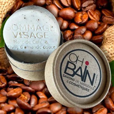 Le Gommage Visage au Marc de Café : Un Rituel Beauté Éclatant et Écologique