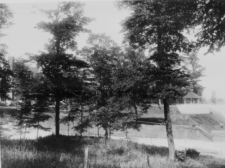 Glenmere with view of the Lakehouse