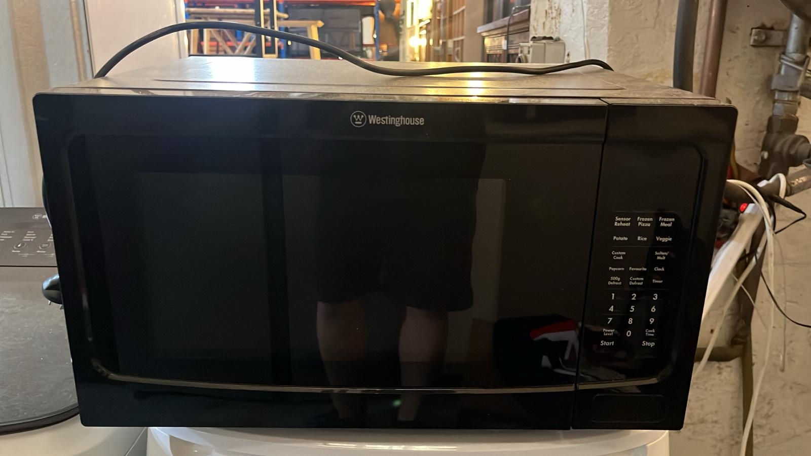 Westinghouse Microwave Oven WMF4102BA