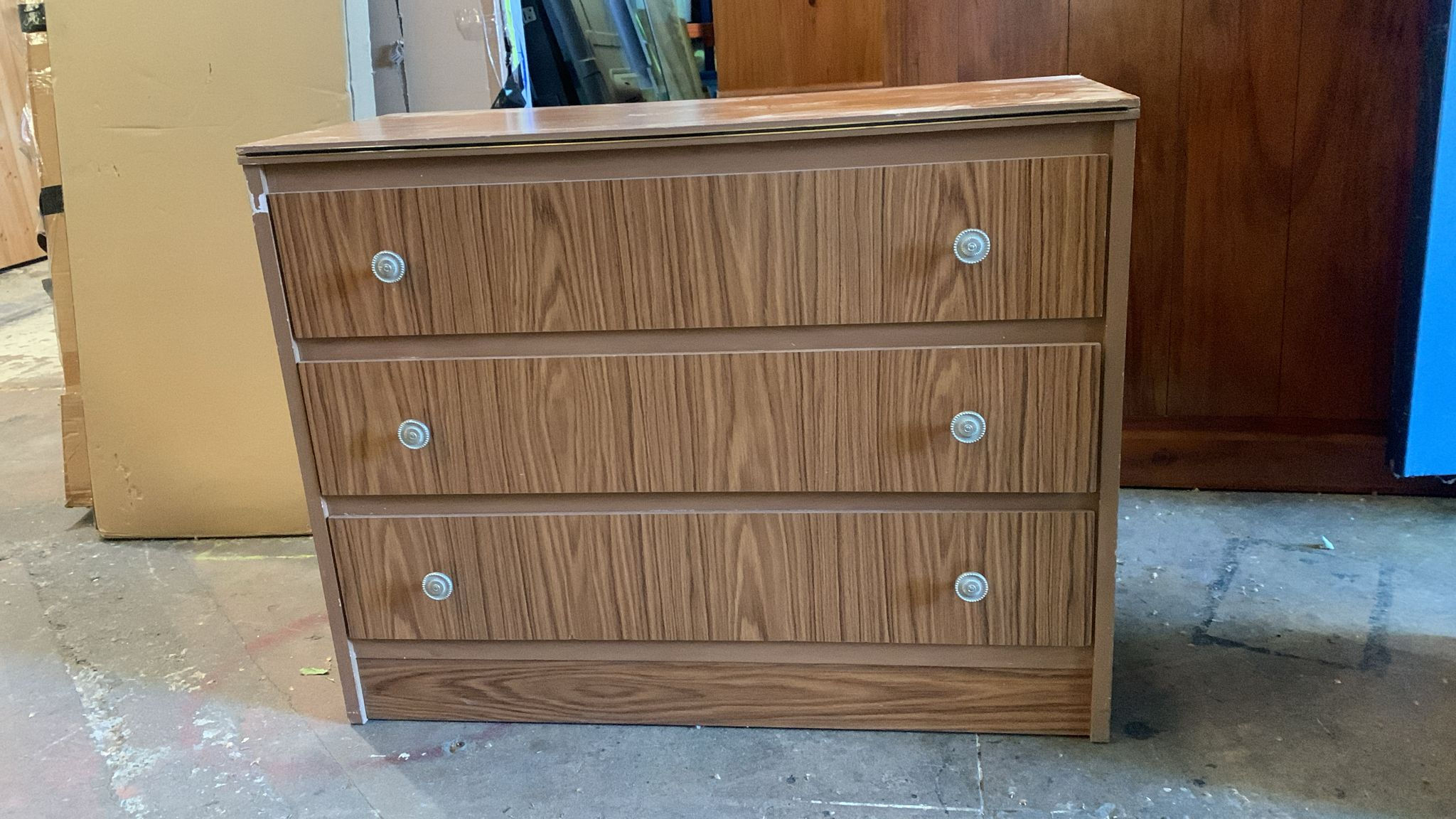 Chest of Drawers – Wood-Grain Laminate