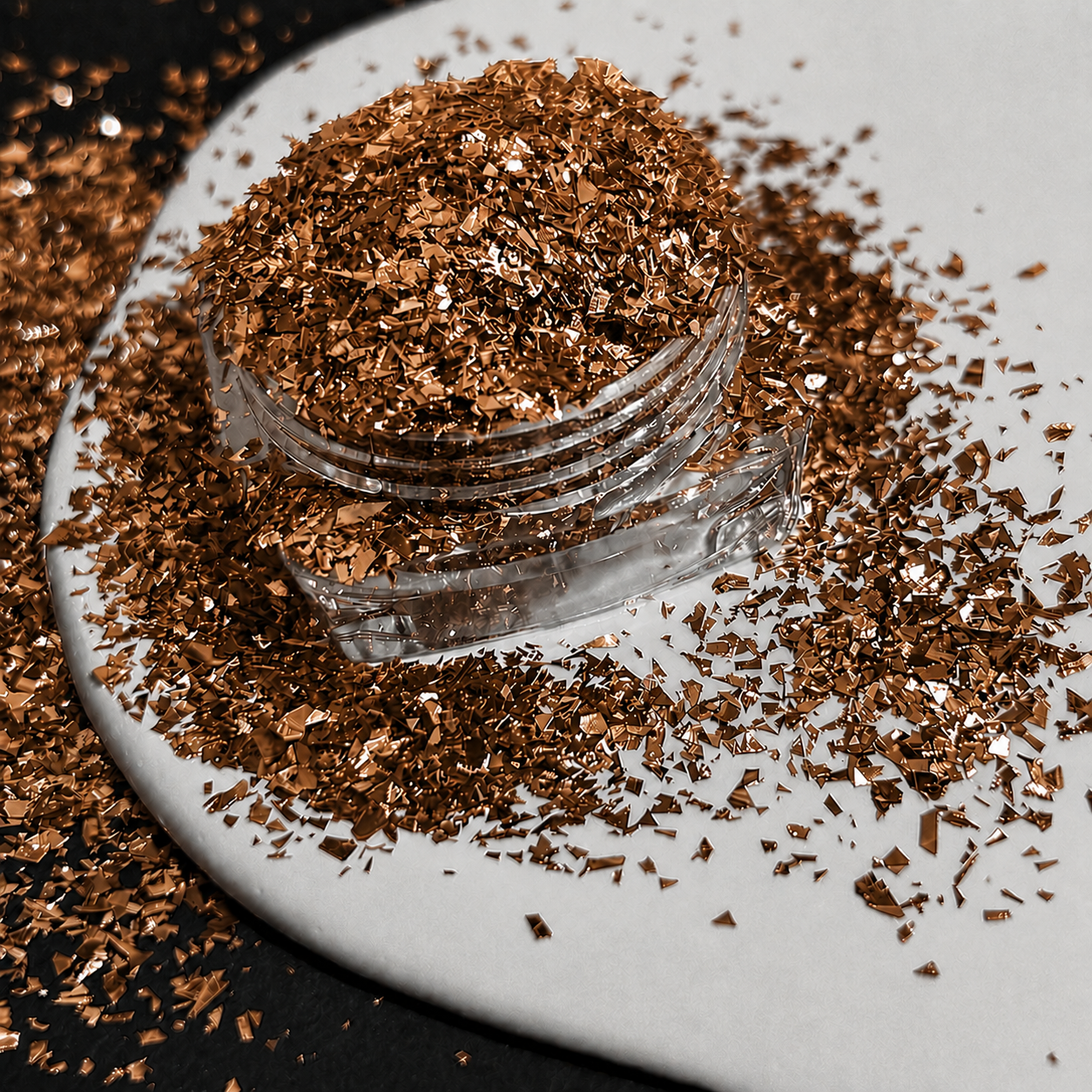 Close-up van ultralichte glitter in epoxyhars met sprankelend effect.