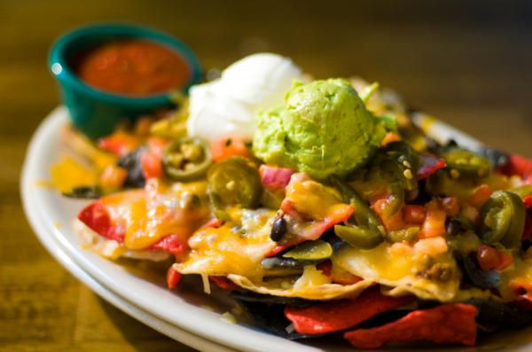 img_como_hacer_nachos_con_queso_y_guacamole_39916_600