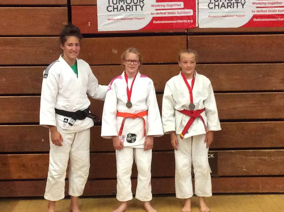 Former World number 1 Natalie Powell presenting medals