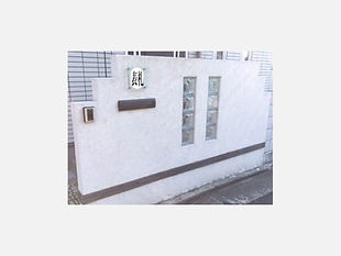 白い玄関口