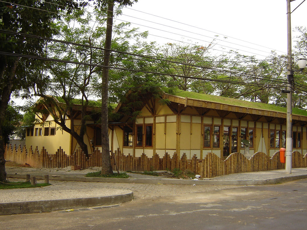 CENTRO TURÍSTICO EM BAMBU