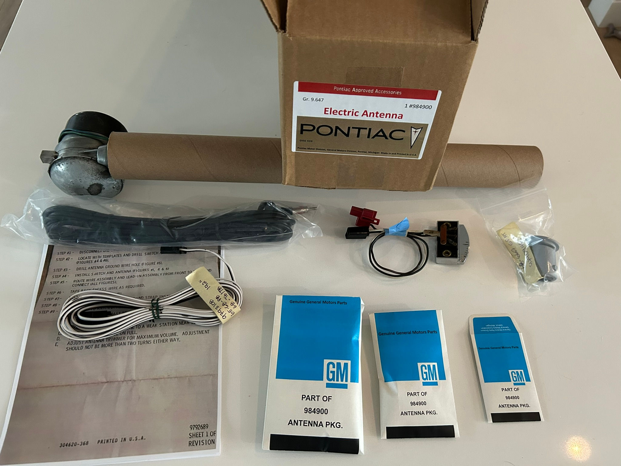 1968 Pontiac Grand Prix Rear Power Antenna Dealer Accessory Kit #984900-2