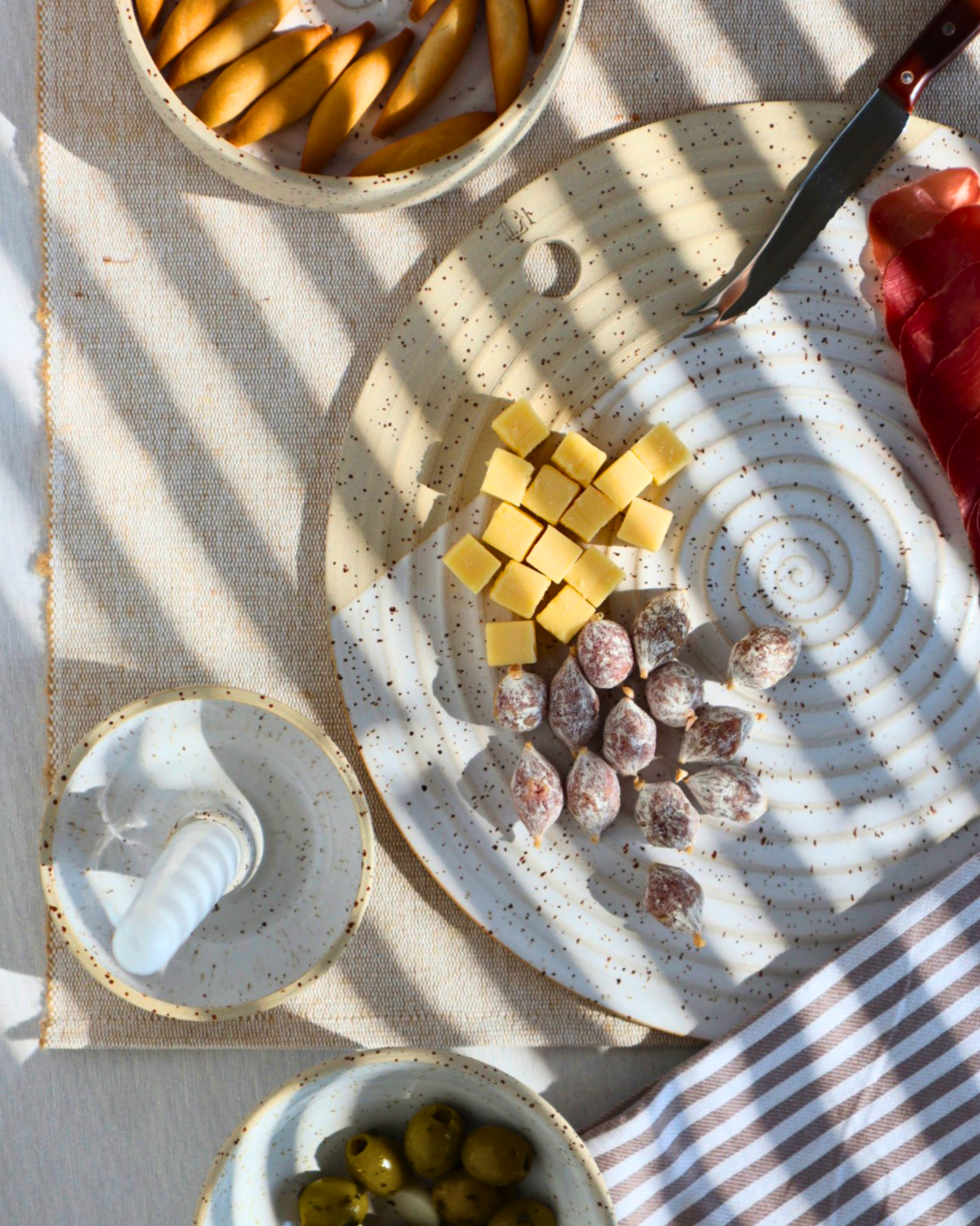 Tapasplank wit spikkel