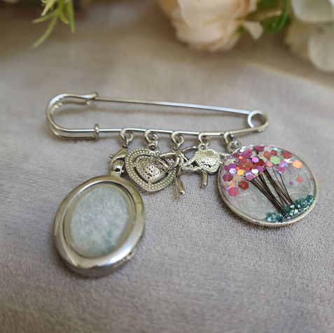 a tree of life blossom pendant holding horse hair as the tree