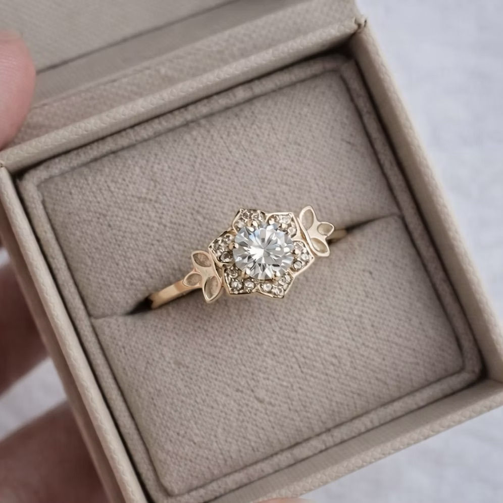 9ct Gold Floral Cluster Memorial Ring