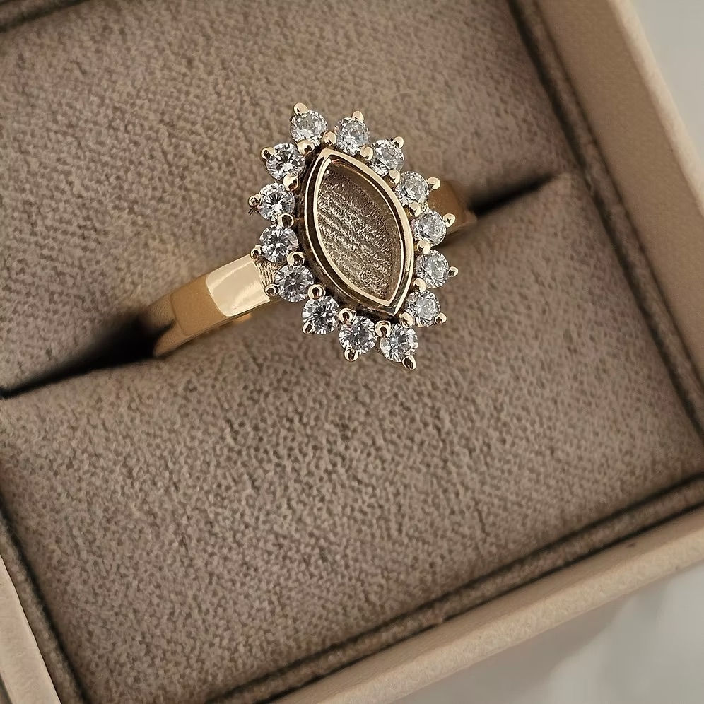 Elspeth 9ct Gold Marquise Memorial Ring