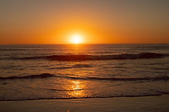 Logo_sonnenuntergang-ueber-dem-meer-am-strand_107420-10057.jpg