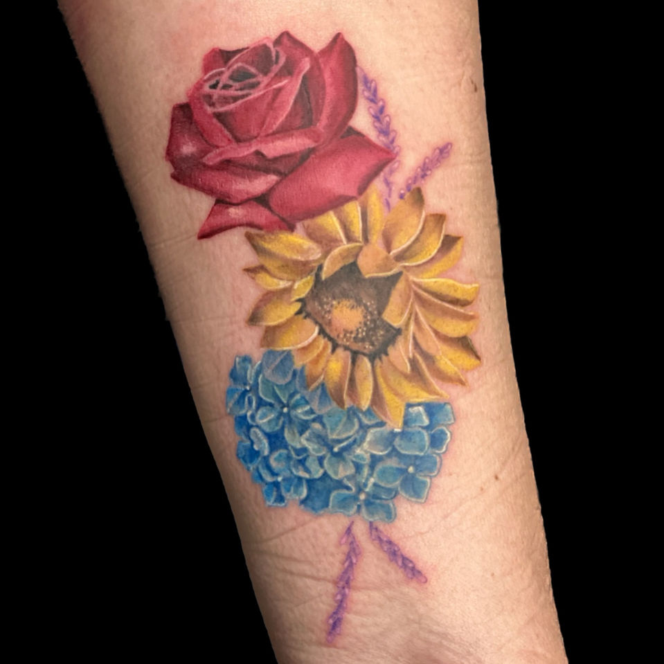 Tattoogoonz-rose-sunflower-hydrangea-Tattoos-Floral-color- Tattoos-Realism tattoo- Tattoos