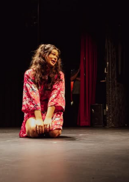 extra un theatre 7.PNG