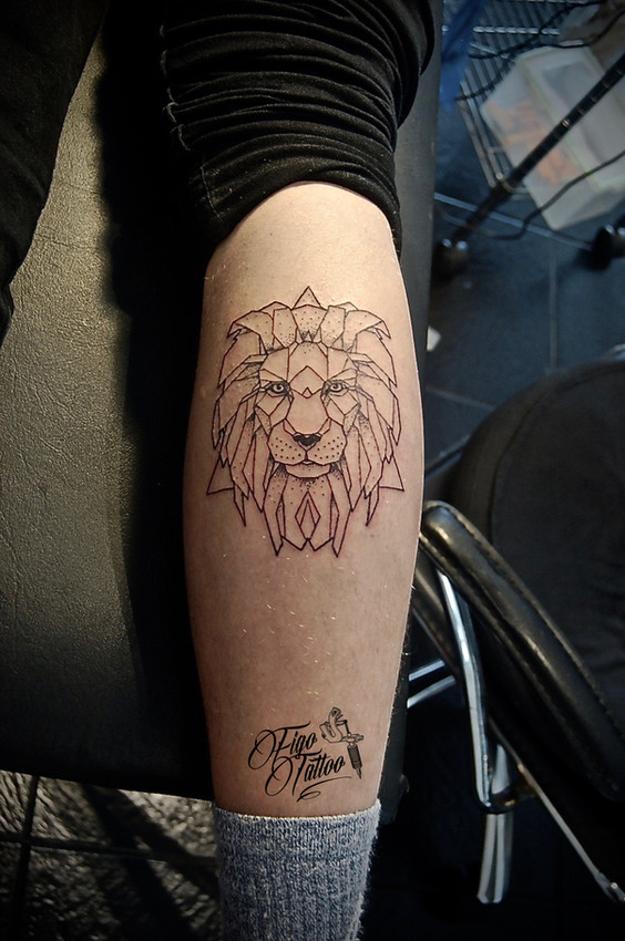 Tatuaje León geométrico