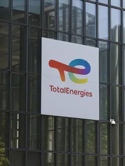 Tribunal francês determina que TotalEnergies enganou consumidores com promessas climáticas