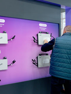 Fox ESS lança microinversores Série Q com foco em homologação Fast Track