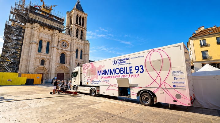 Victron Energy transforma caminhão-reboque em clínica móvel de mamografia com autonomia energética
