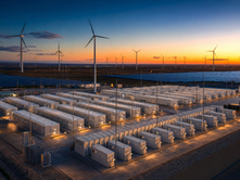 A Revolução Silenciosa do Armazenamento: Supercapacidade Chinesa, Integração Vertical e o Futuro do BESS na América Latina