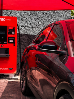 RIC Charge aposta em hubs de recarga para transformar parada de motoristas de aplicativos em experiência de conveniência