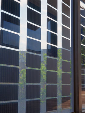 BIPV revoluciona o setor de energia ao integrar geração solar diretamente na arquitetura dos edifícios