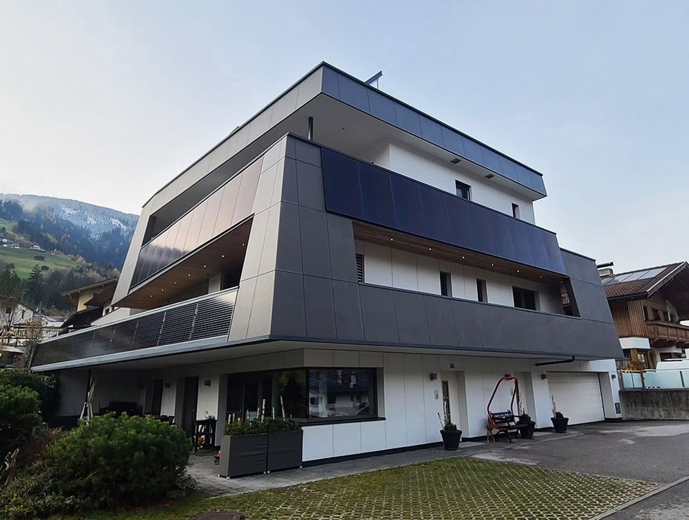 Módulos solares ganham cor e viram tendência no design arquitetônico brasileiro