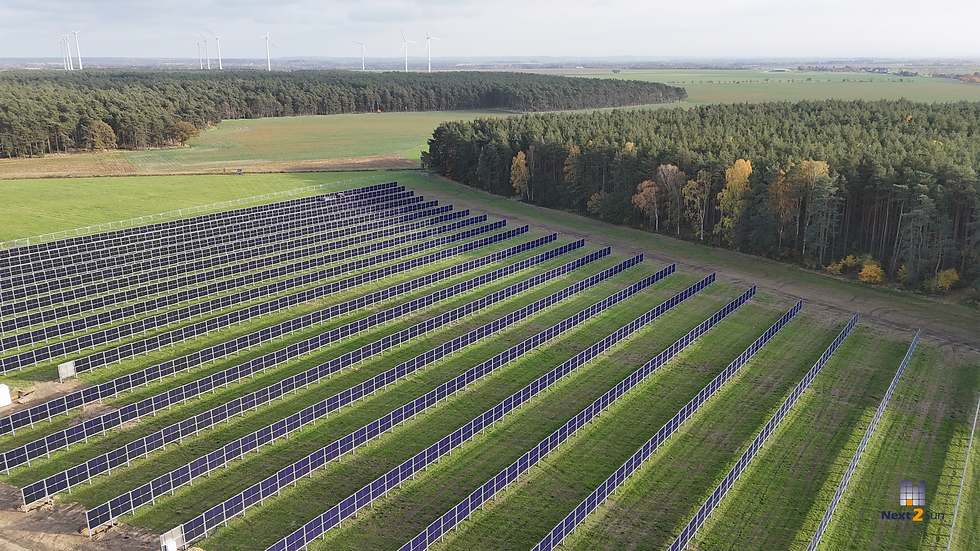 Sinergia entre Fotovoltaico e Transporte: Inovação Vertical HJT da Huasun Impulsiona Mobilidade Eficiente em Espaço e de Baixo Carbono