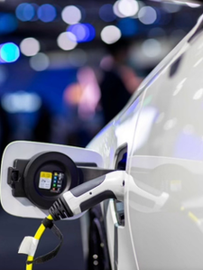 Atenção: pontos de recarga de veículos eletrificados em condomínios exigem cuidados