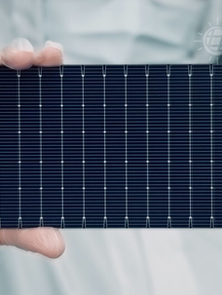 Huasun Solar Revoluciona o Setor con Módulos Fotovoltaicos Heterojunção HJT