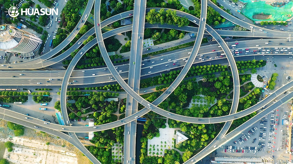 Sinergia entre Fotovoltaico e Transporte: Inovação Vertical HJT da Huasun Impulsiona Mobilidade Eficiente em Espaço e de Baixo Carbono