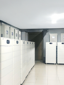 Aplicações C&I puxam a adoção de soluções fotovoltaicas com baterias no Brasil