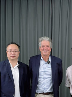 Martin Green visita a Huasun Energy, aprofunda diálogo sobre tecnologia solar HJT e explora futuras cooperações