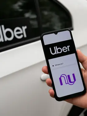 Uber e Nubank fecham parceria para oferecer viagens com até 100% de desconto até outubro