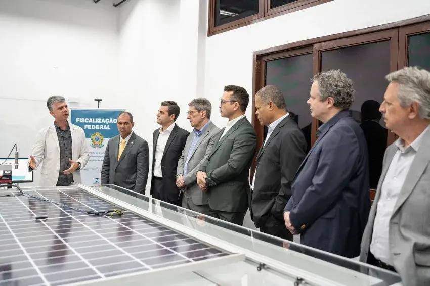 Inmetro inaugura laboratório de ponta para testes em módulos solares e intensifica combate à fraude no setor fotovoltaico