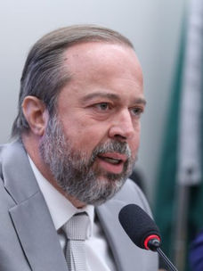 Minister Alexandre Silveira’s Statements Challenged by Lawmakers During Public Hearing at the Chamber of Deputies