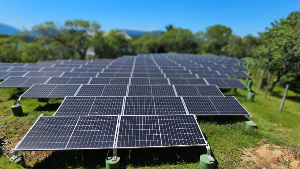 Aproximadamente 47 kWp de painéis instalados.