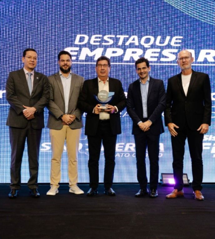 SINDENERGIA-MT homenageia a Trael Transformadores durante o Fórum da Indústria MT 2026