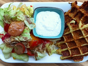 Zucchini Waffeln mit Ratatouillesalat