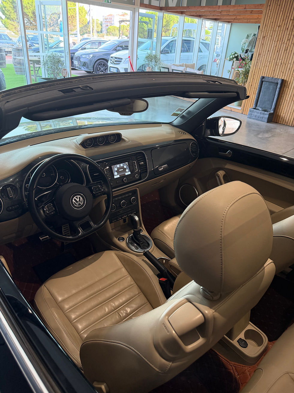 Miniature : Volkswagen New Beetle Cabriolet Vintage 2.0 TDI - Cuir Beige - Carnet Complet - 