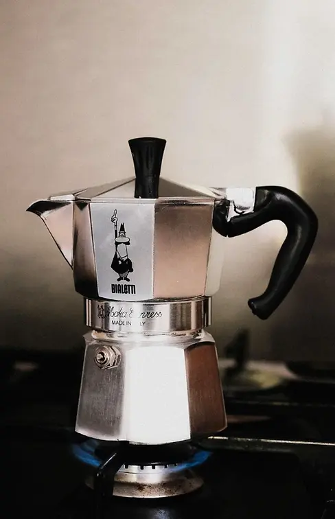 bialetti-moka-on-gas-burner.webp