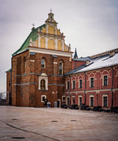 Gotycka kaplica z XIV wieku z bizantyjsko-ruskimi freskami fundacji Władysława Jagiełły, łącząca sztukę Zachodu i Wschodu.