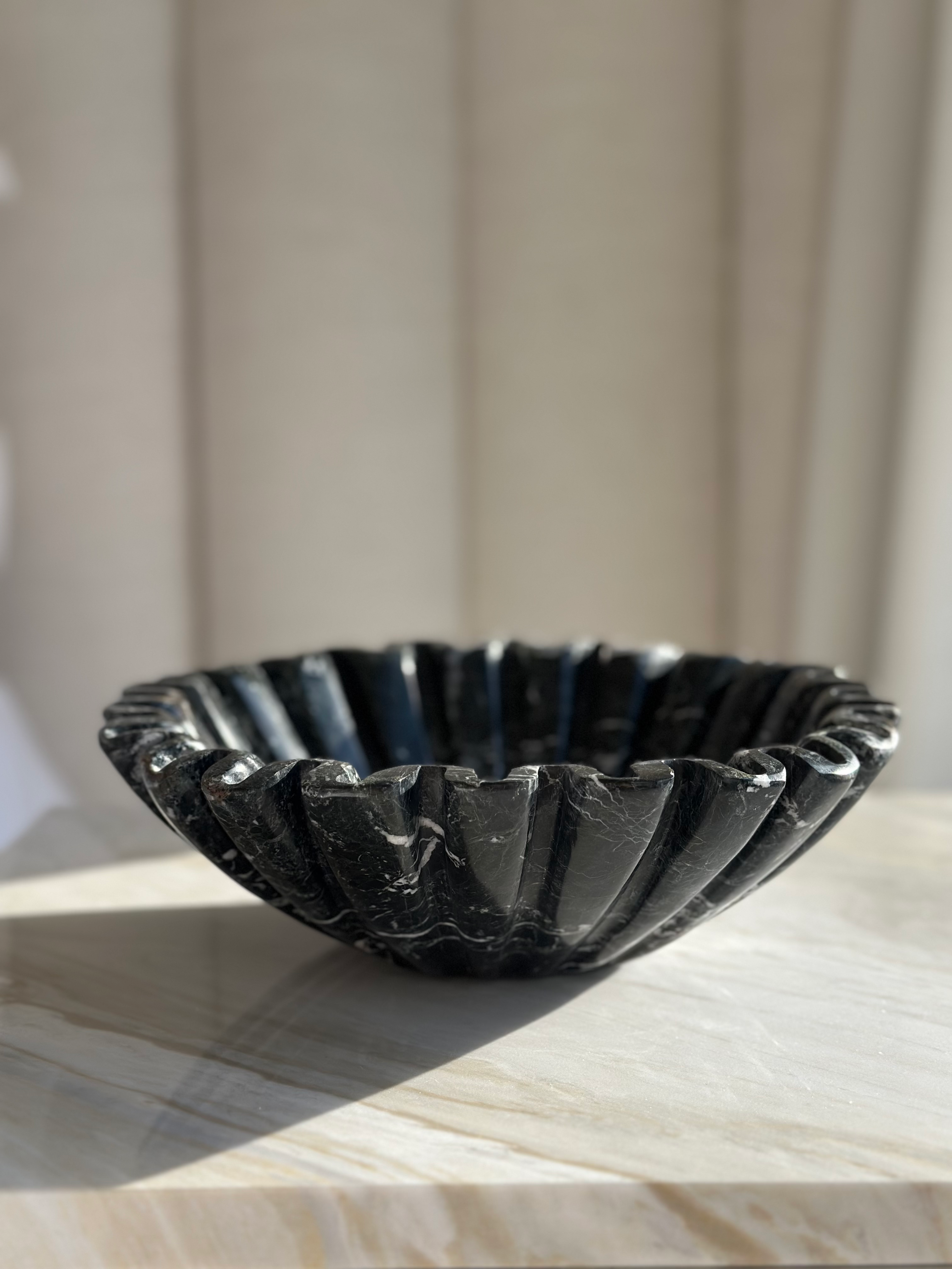 Nero Ruffle Bowl 