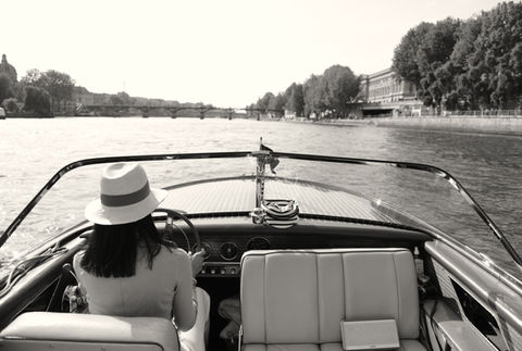 Private luxury boat tour in Paris
