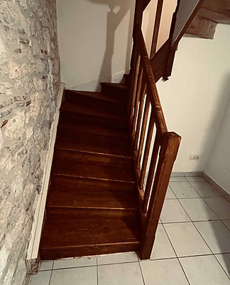 Escalier teinté et protégé par Chanet Stéphane, artisan parqueteur 47