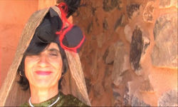 Isaura Pires as Castle Keeper in Castelo