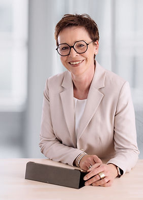 Carmen Class im Büro Bürgermeisterwahl