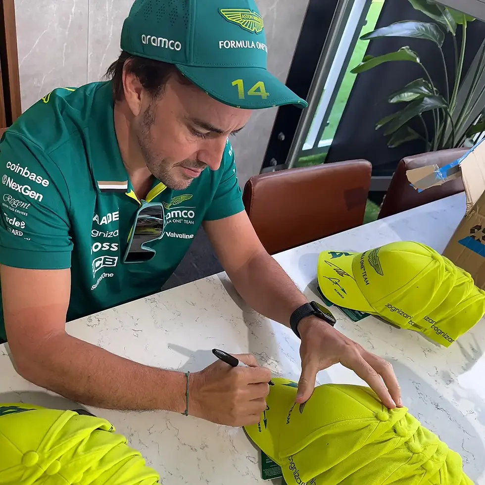 Miniature : Casquette Formule 1 Aston Martin F1 Team 2024 signée par Fernando Alonso